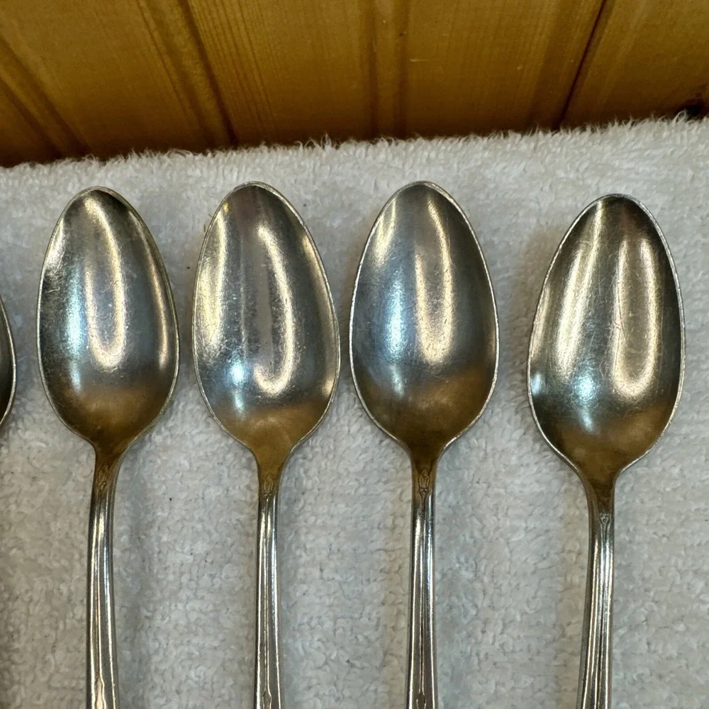 7 Vintage Wm Rogers & Son Gardenia Silverplate Flatware Teaspoons